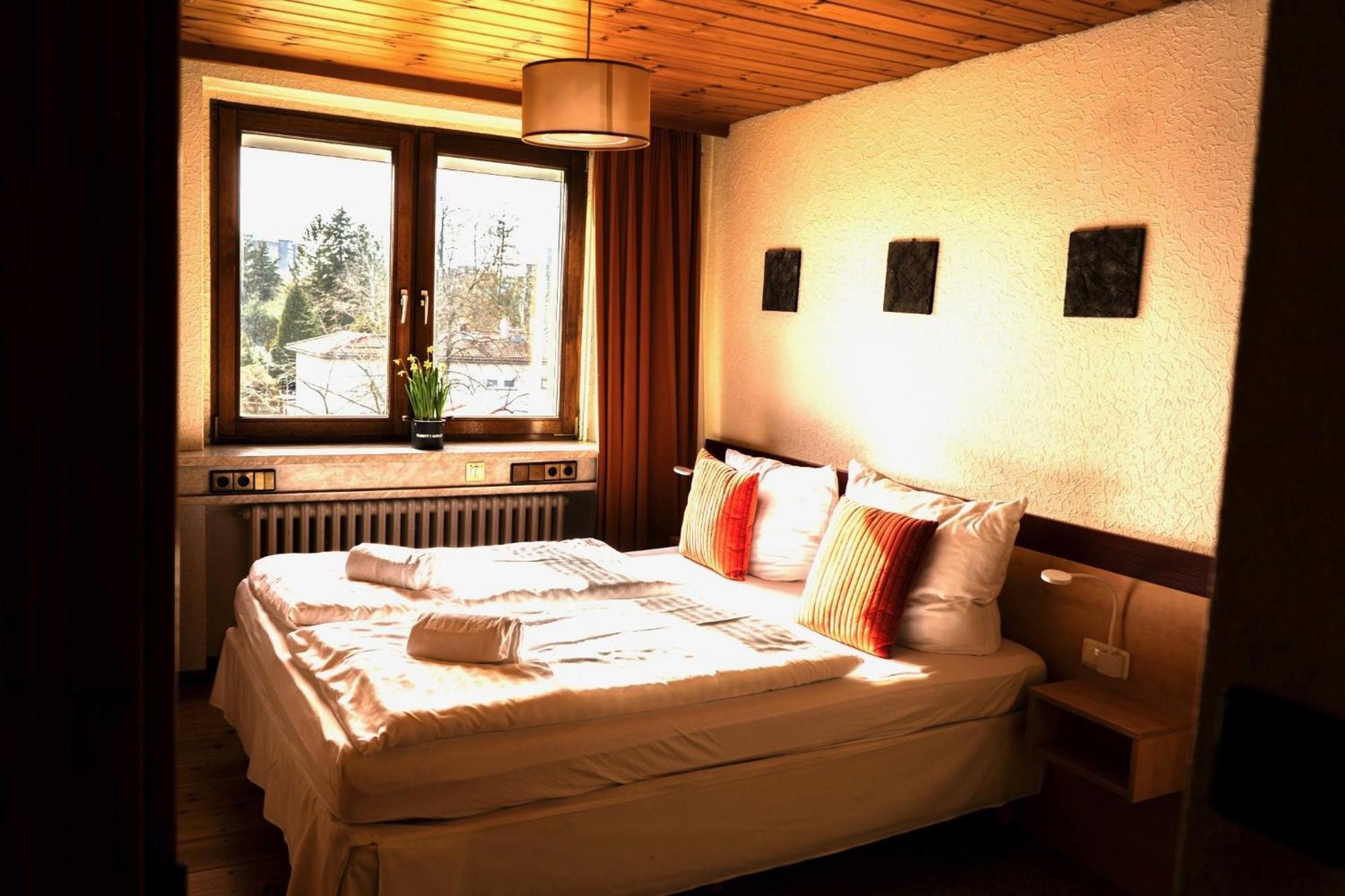 Hotel Nest Berlino Esterno foto